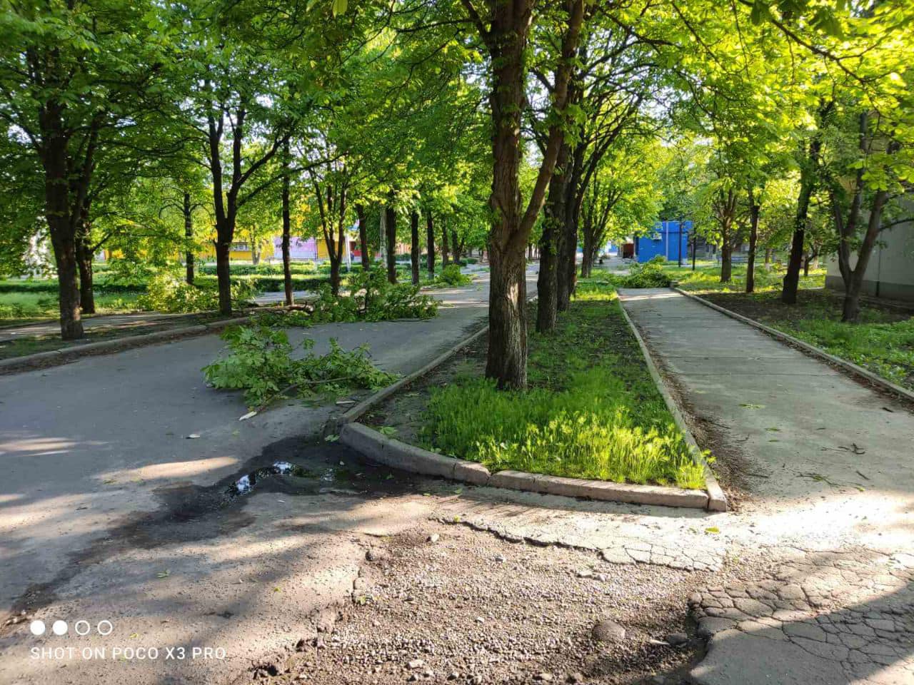 Настоящее лицо “русского мира”: как выглядят последствия обстрелов в Лимане (ФОТО, ВИДЕО) 1