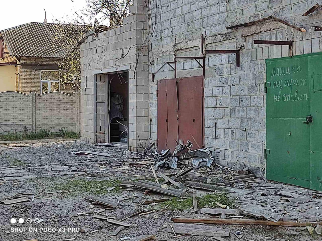 Настоящее лицо “русского мира”: как выглядят последствия обстрелов в Лимане (ФОТО, ВИДЕО) 2