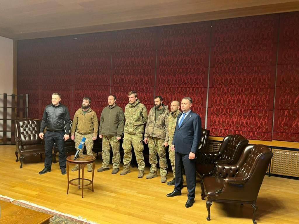 освобожденные командиры с Азовстали