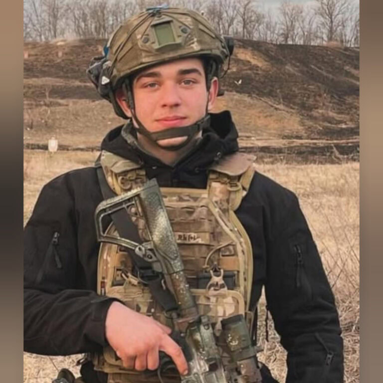 Пішов до армії добровольцем, коли став повнолітнім: вшануймо військового з Добропілля Микиту Капраленка