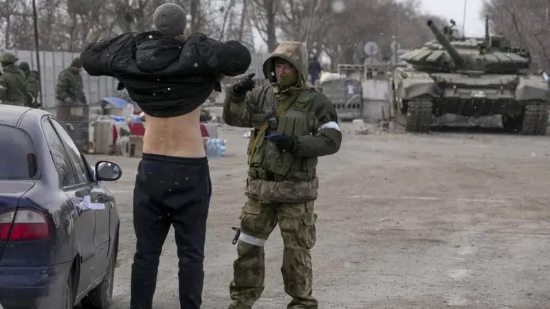 Зображення до посту: База, якої немає: як Росія порушує конституційні права і свободи українців